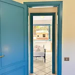 Blue Shutters By The Beach, Access To Private