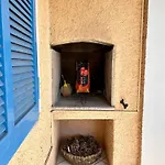 Blue Shutters By The Beach, Access To Private בית נופש פולה