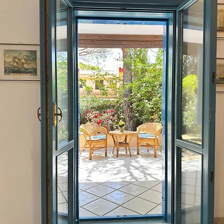 Semesterbostad Blue Shutters By The *