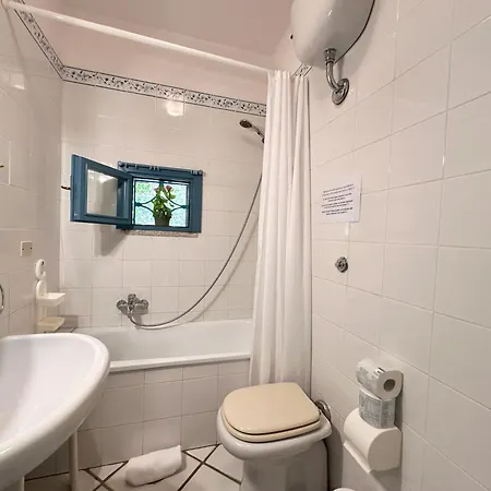 Semesterbostad Blue Shutters By The Pula