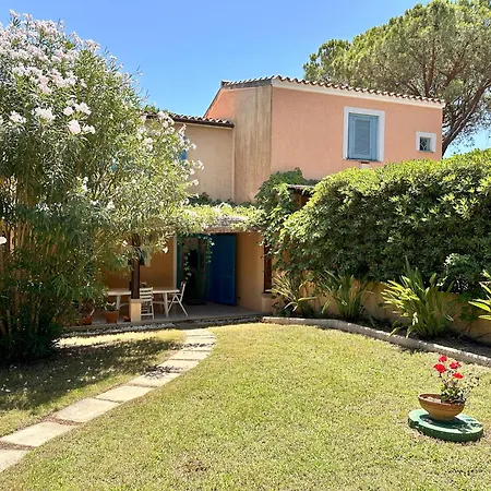 Blue Shutters By The Beach, Access To Private * Pula