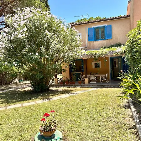 Semesterbostad Blue Shutters By The *