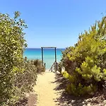 Blue Shutters By The Beach, Access To Private *