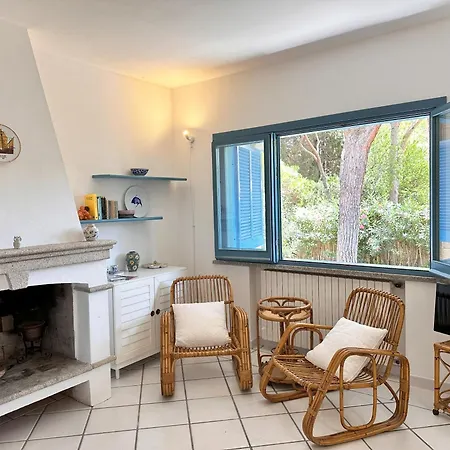 Vakantiehuis Blue Shutters By The *