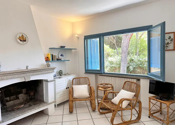 Дом отдыха Blue Shutters By The Beach, Access To Private *