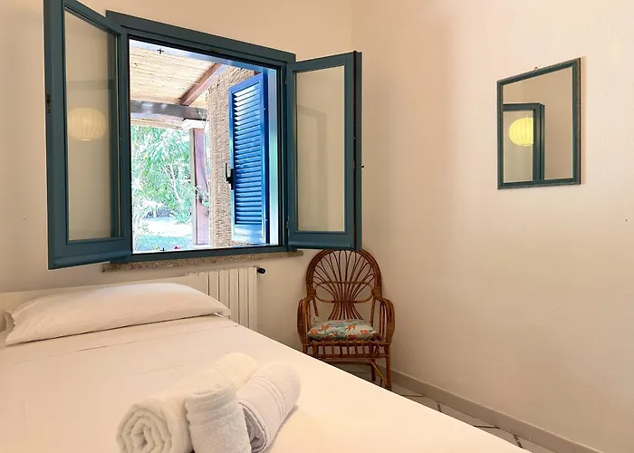 Дом отдыха Blue Shutters By The Beach, Access To Private *