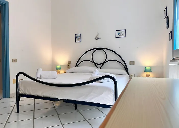 Blue Shutters By The Beach, Access To Private