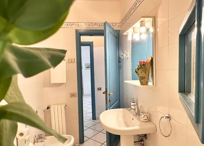 Blue Shutters By The Beach, Access To Private